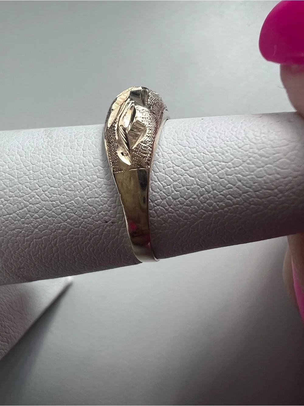 Vintage 14K Yellow Gold Floral Engraved Tapered Band Ring Size 5